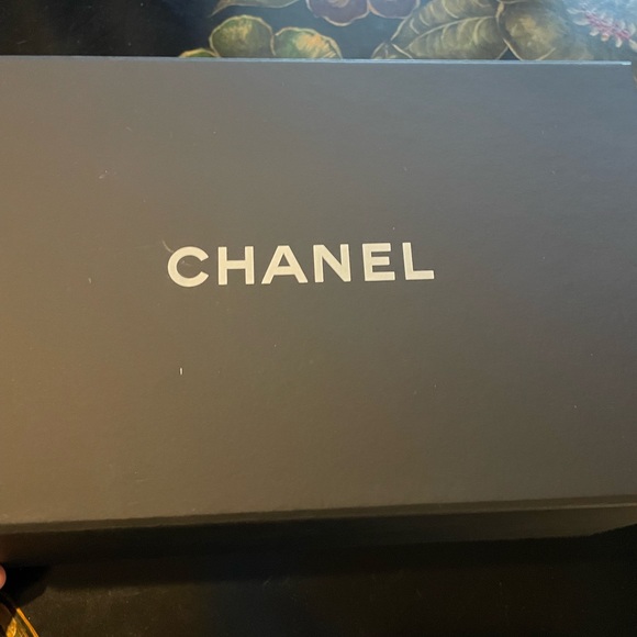 CHANEL Black Quilted Caviar Phone Holder New - Picture 2 of 10
